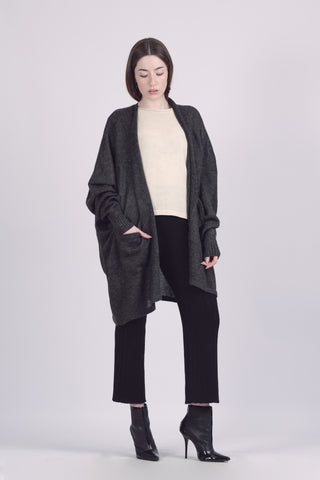 Yaja Alpaca Cardigan — lightweight alpaca cardigan with pockets, timeless layering piece handmade in Bolivia.