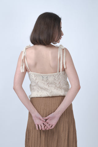 handcrafted openwork knit in natural alpaca, handmade in Bolivia.