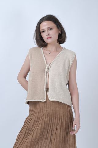 Pankara Alpaca Poncho — handwoven alpaca poncho with soft drape and timeless silhouette, artisan-made in Bolivia.